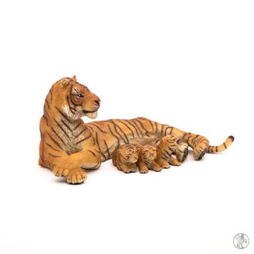 Papo Tigresa con crías amamantando (Vida silvestre)