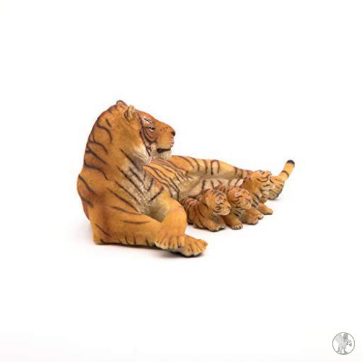Papo Tigresa con crías amamantando (Vida silvestre)
